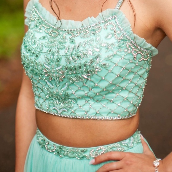 Sherri Hill Prom dress. 2 piece. Size 2. - Picture 2 of 3